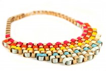 Collier plastron coloré femme