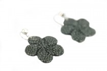 Boucles d'oreilles noires pendantes