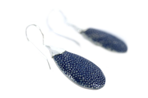 Boucles goutte en galuchat Indigo