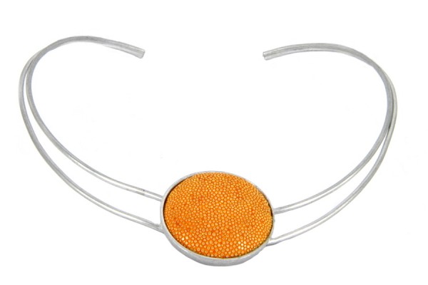 Collier rigide couleur or jaune femme