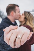A quel doigt main porter où mettre bague alliance mariage ?