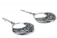 Boucles d’oreilles longues et fines