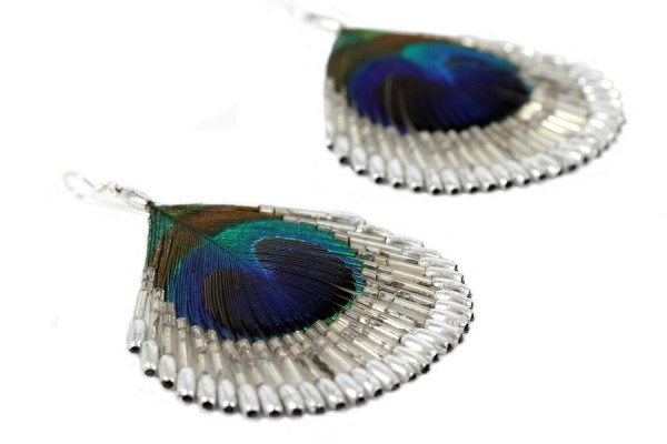 boucles oreilles plumes paon