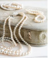 Boite ou mallette de rangement pour perles de bijoux