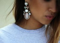 Quelles boucles d’oreilles avec chignon ?