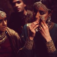 Bijoux de nez pour sari tenue indienne