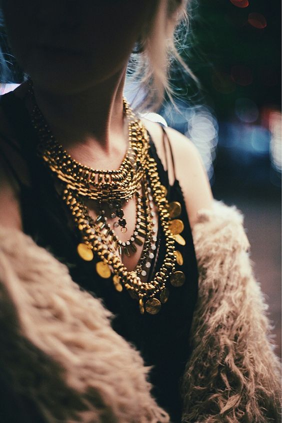 Avec quoi porter un collier dore