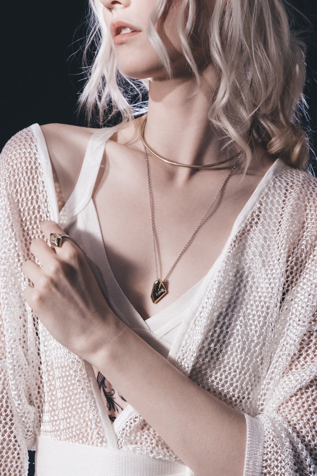 Ensemble de bijoux pour femmes New Pentagram Shell -Chane de clavicule ins  haut de gamme de luxe léger + bracelet