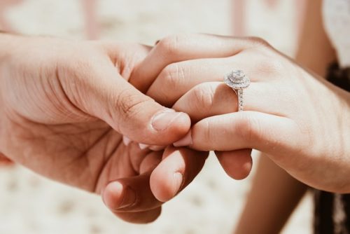 Comment reconnaître, estimer la valeur d’une bague vintage ?