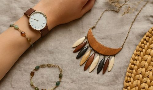 Comment porter des bijoux artisanaux et des montres élégantes au quotidien ?
